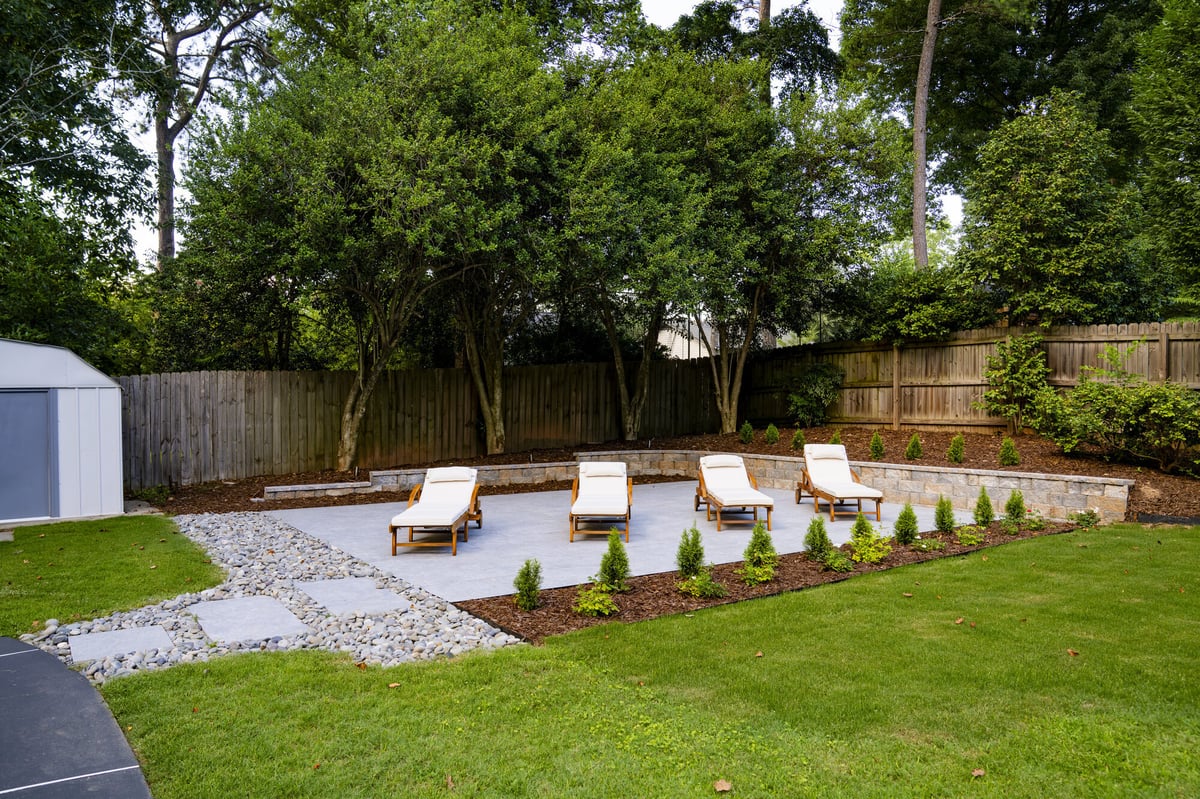 backyard-patio-lounge-chairs-wood-privacy-fence-atlanta-ga-optimized