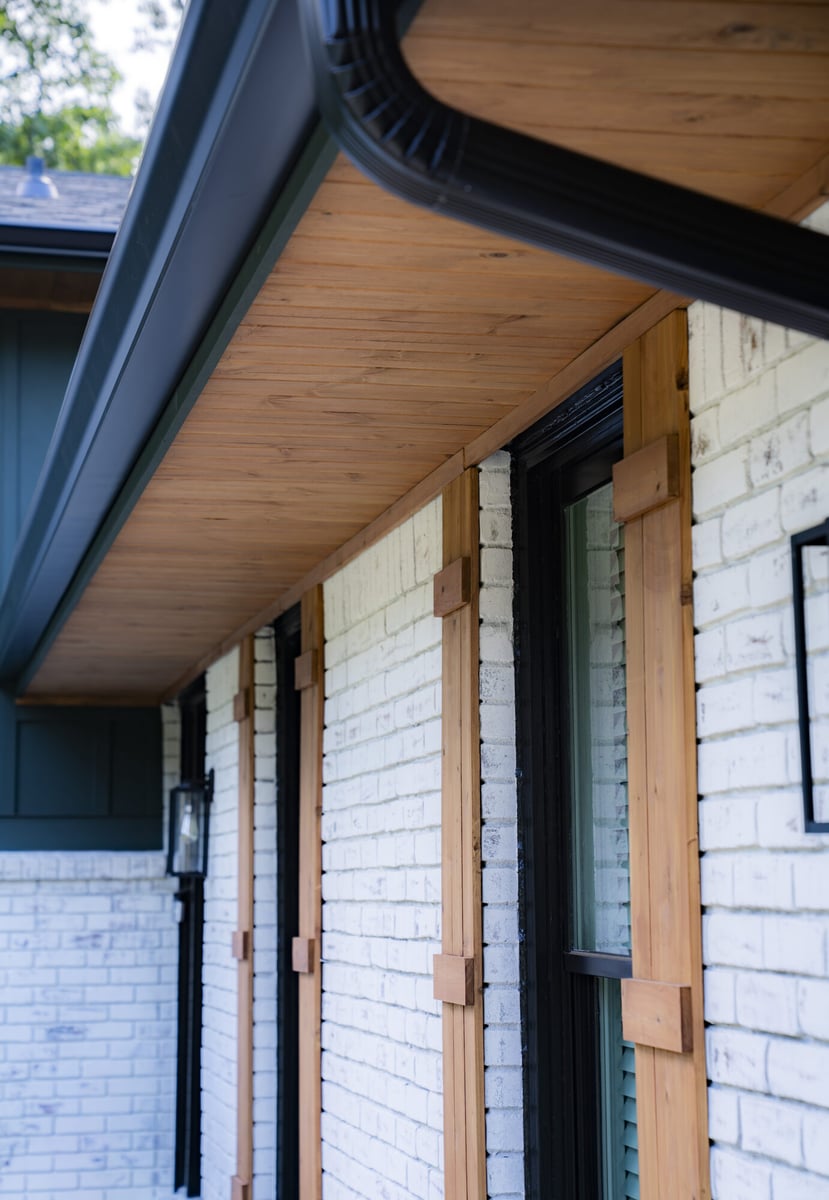 exterior-roofline-eave-detail-white-brick-atlanta-ga-optimized