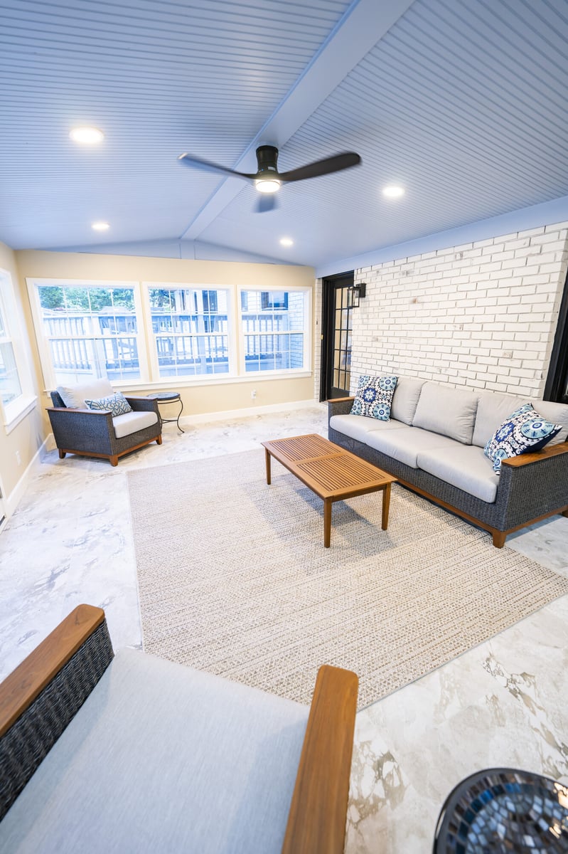 sunroom-corner-seating-area-atlanta-ga-optimized