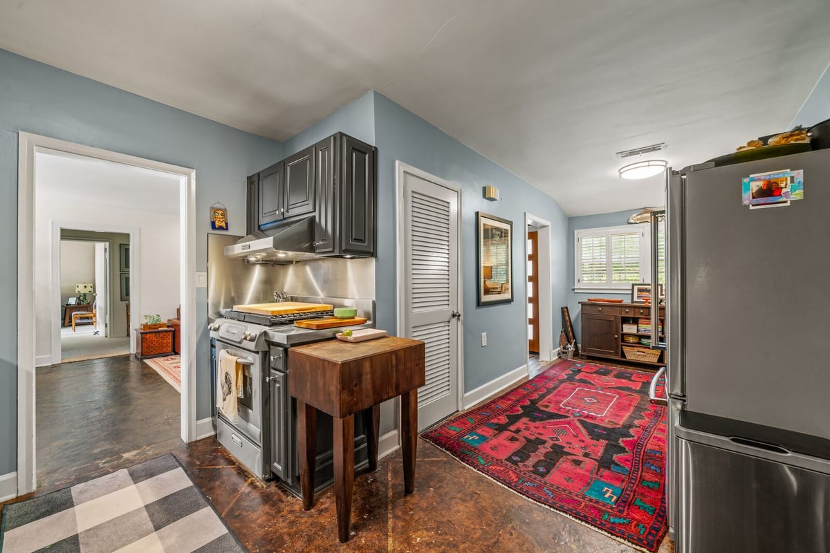 kitchen-with-prep-table-and-refrigerator-atlanta-ga-optimized