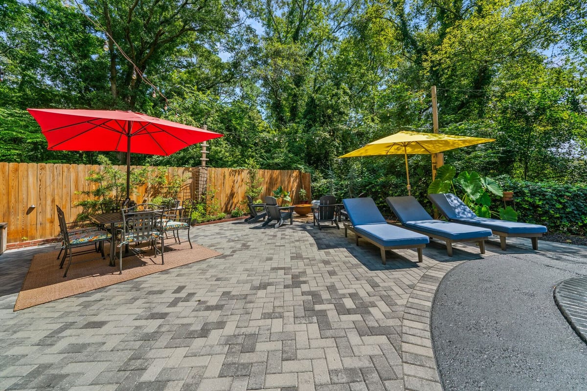 patio-seating-with-umbrellas-near-pool-atlanta-ga-optimized
