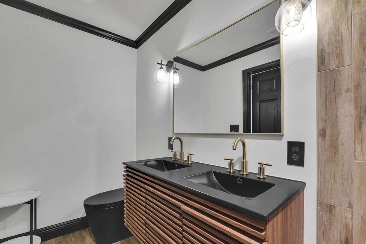 bathroom-double-vanity-mirror-black-toilet-atlanta-ga-optimized