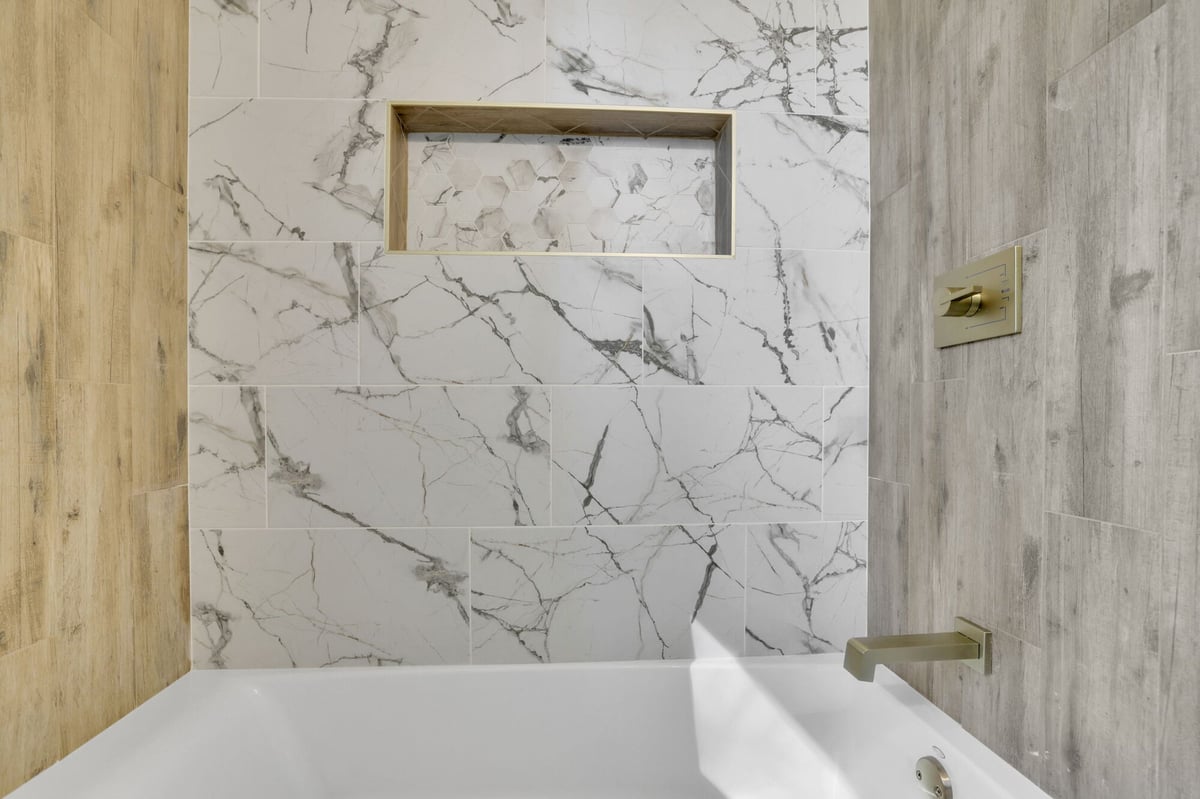 bathtub-wood-look-tile-niche-atlanta-ga-optimized