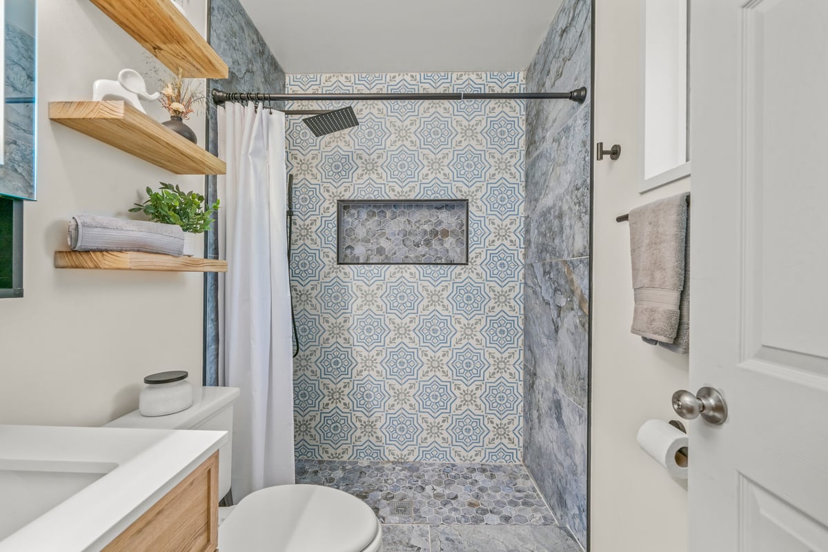 bathroom-shower-vanity-floating-shelves-towel-bar-atlanta-ga-optimized