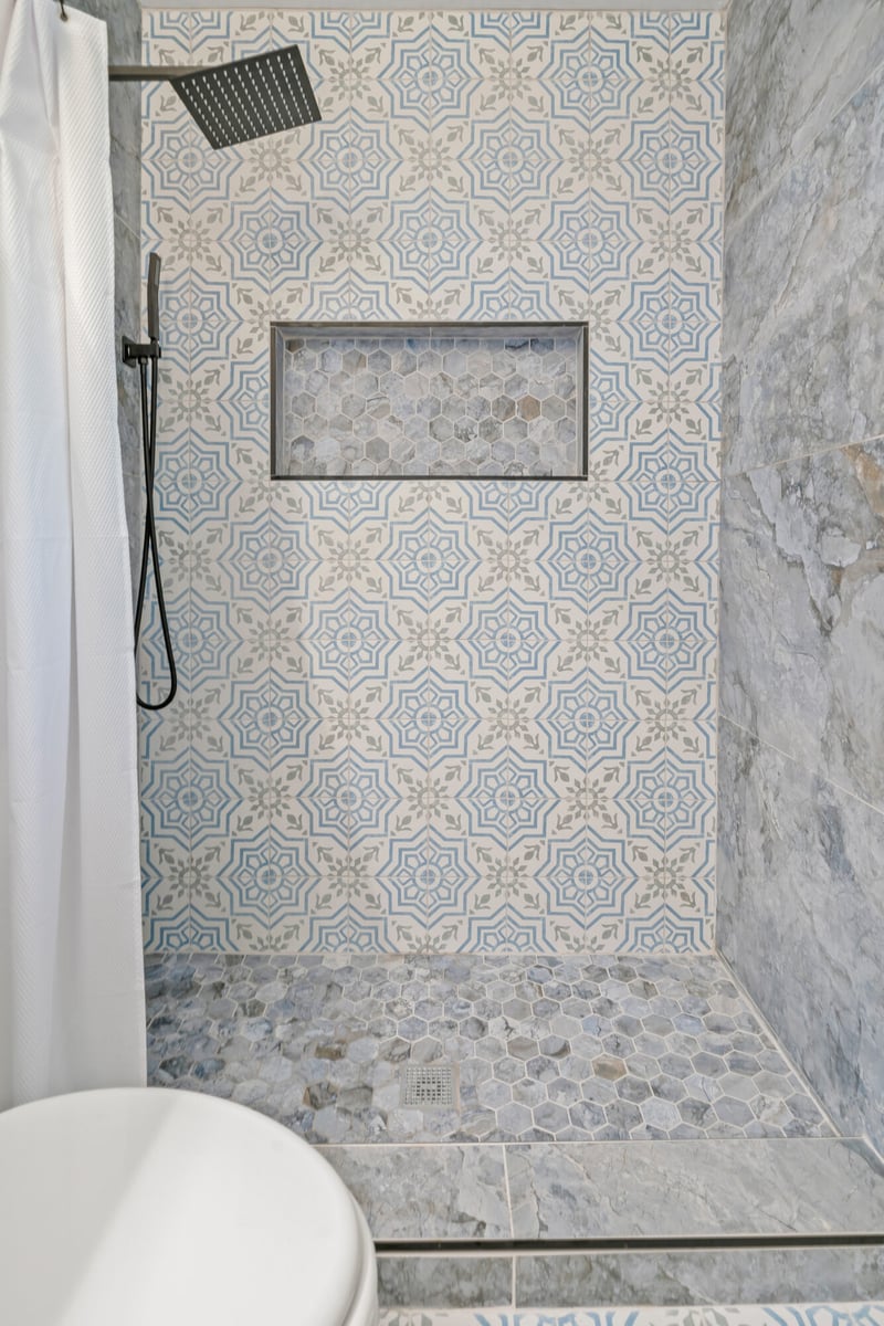 shower-patterned-tile-floor-niche-glass-panel-atlanta-ga-optimized