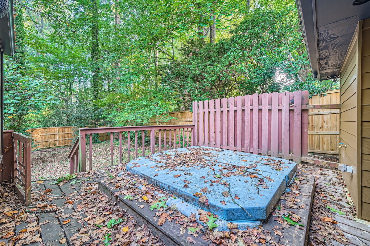 deck-wood-fence-wooded-surroundings-atlanta-ga-optimized