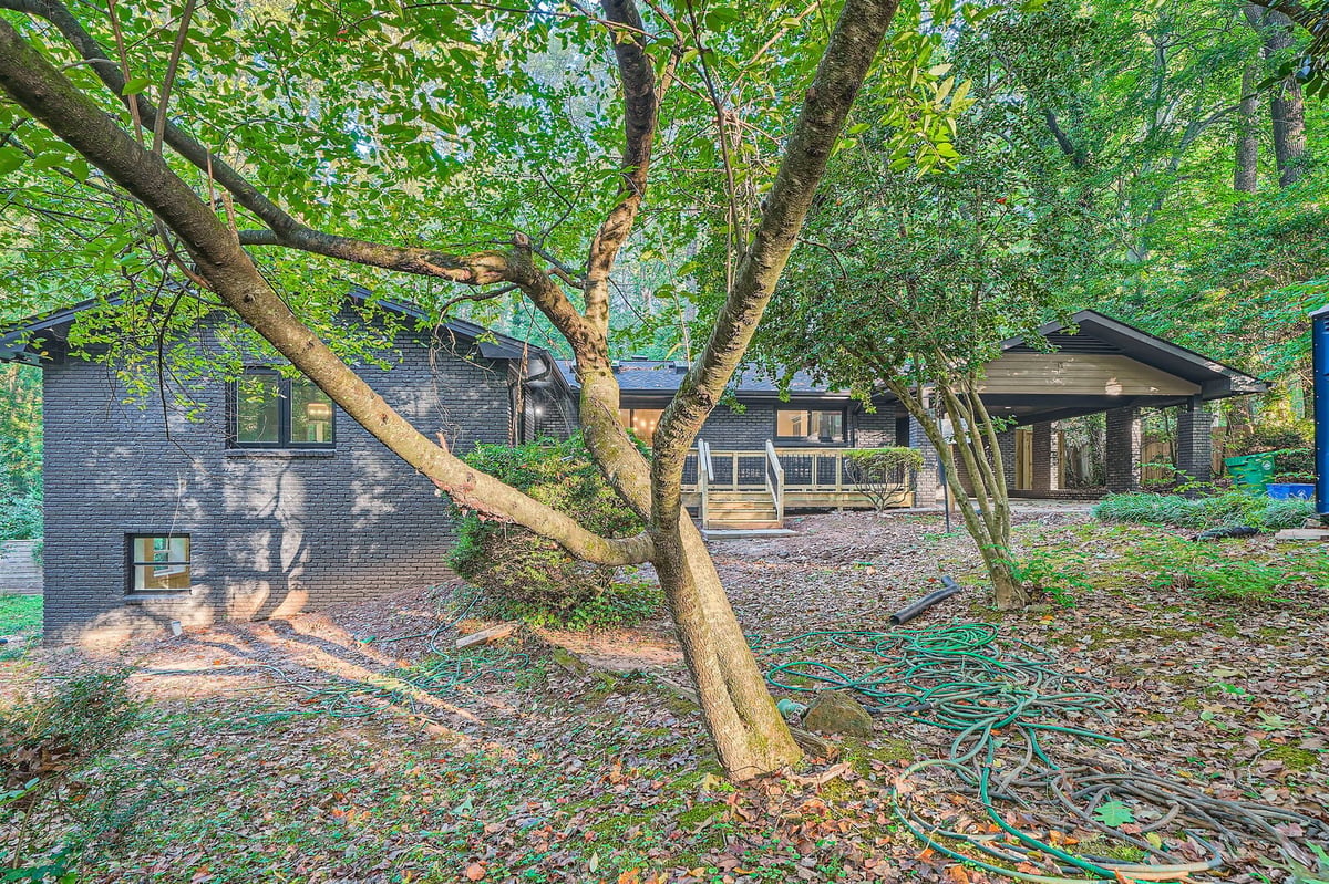 exterior-front-wooded-lot-gravel-yard-atlanta-ga-optimized