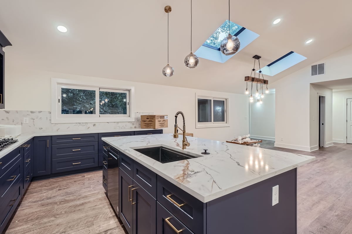 kitchen-island-gold-fixtures-quartz-countertop-atlanta-ga-optimized