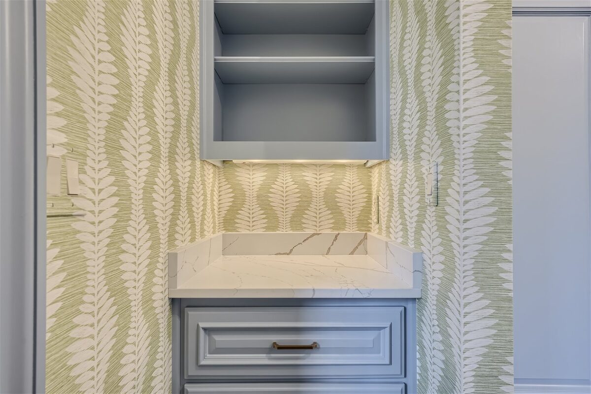 mudroom-built-in-shelf-closeup-gray-cabinetry-atlanta-ga-optimized