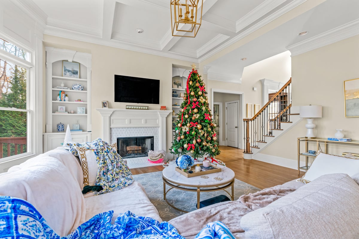 living-room-fireplace-christmas-tree-tv-atlanta-ga-optimized