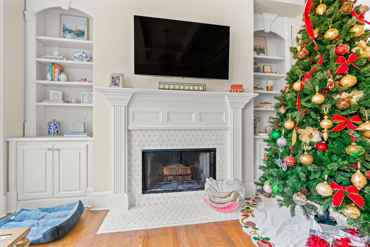 living-room-fireplace-mantel-built-ins-christmas-tree-atlanta-ga-optimized