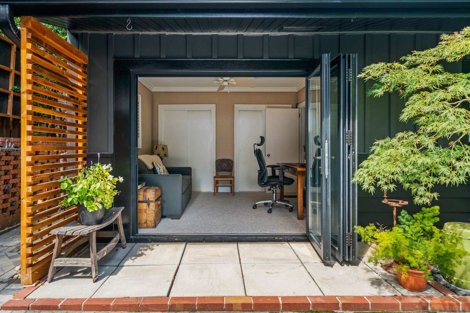 home-office-with-wood-slat-privacy-screen-atlanta-ga-optimized